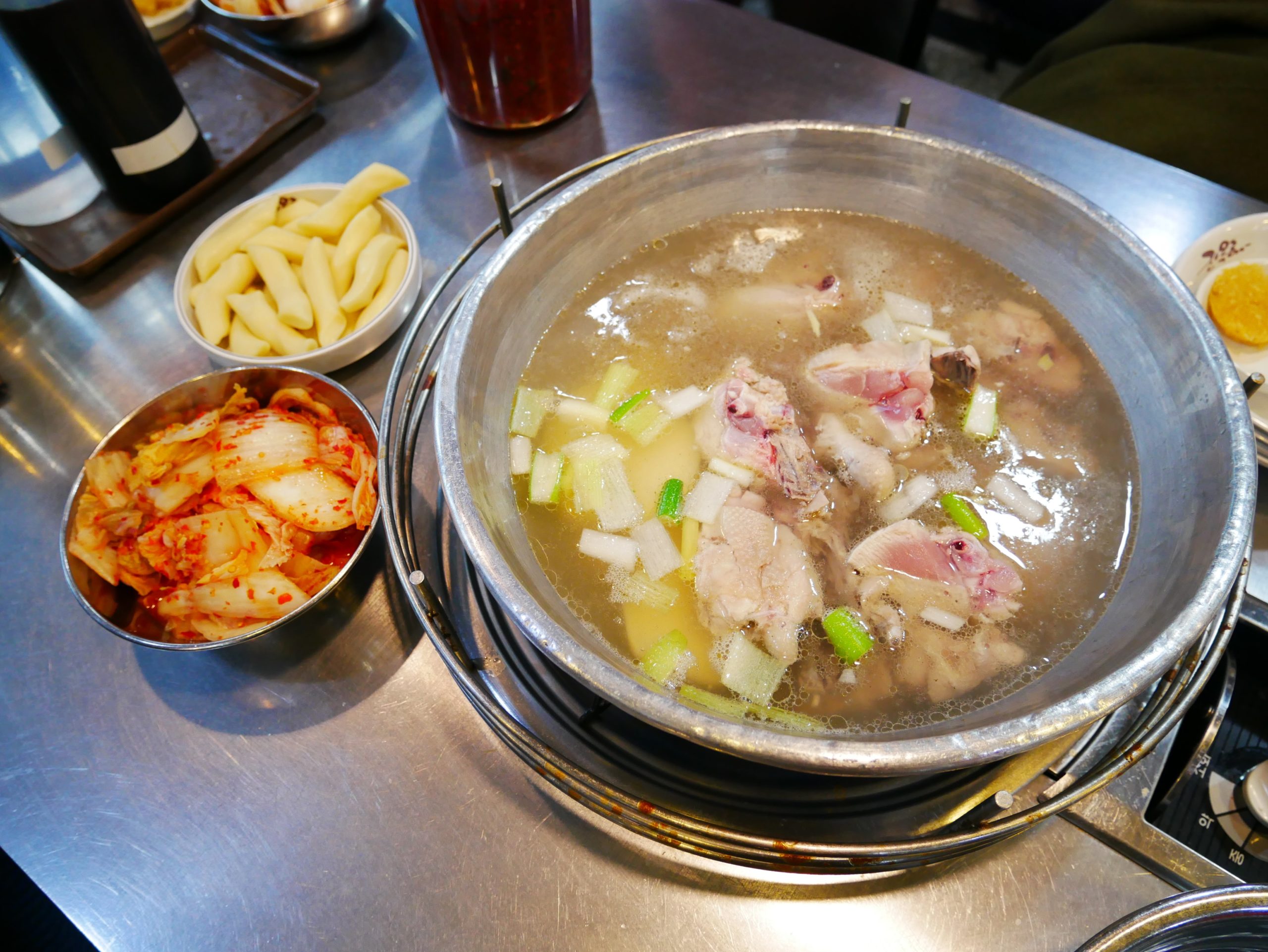 韓國首爾｜陳玉華奶奶元祖一隻雞 首爾必吃老奶奶傳統雞湯 冬天裡暖呼呼的好喝雞湯